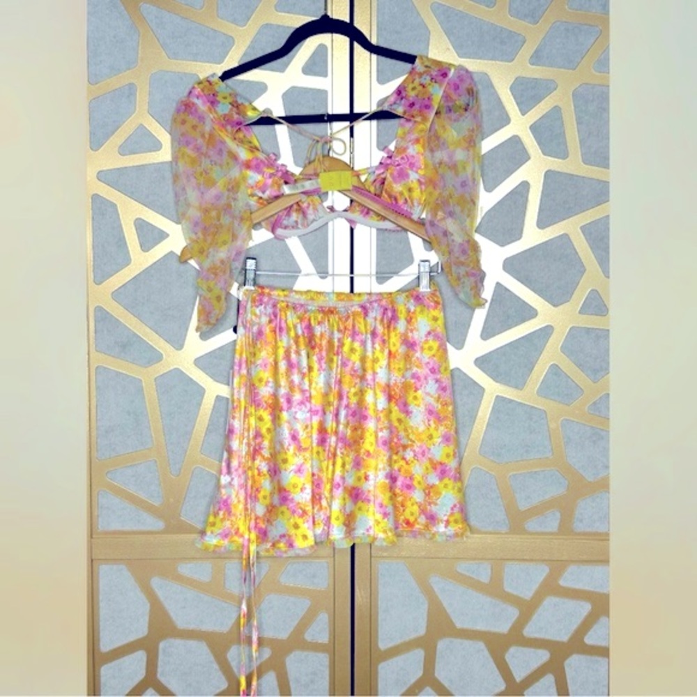 For Love & Lemons
Multicolor Satin Floral Top & Skirt‎ Set - Picture 3 of 12